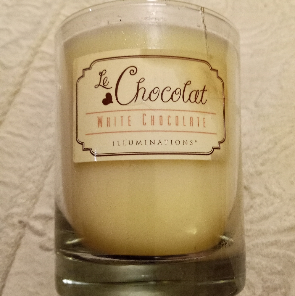 New chocolate white chocolate illuminations candle 60 hours of burn time